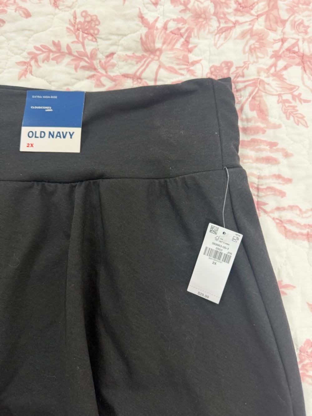 Old Navy Black Skirted Active Shorts - Picture 2 of 3